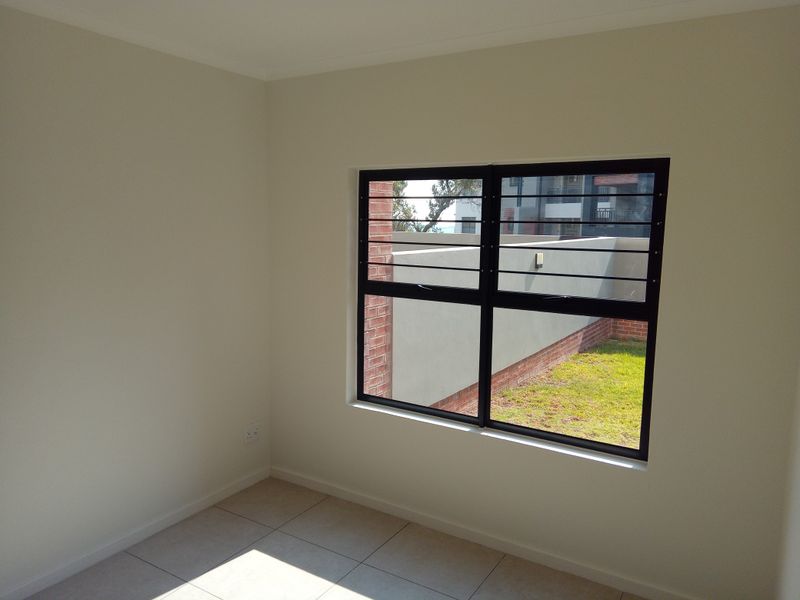 Stunning, modern, ground floor apartment. - Photo 5