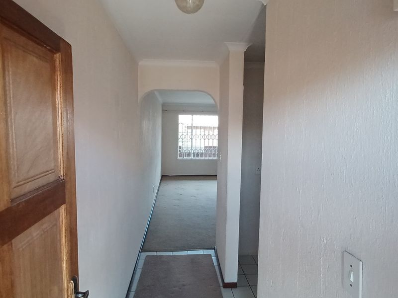 Spacious, homely apartment. - Photo 2