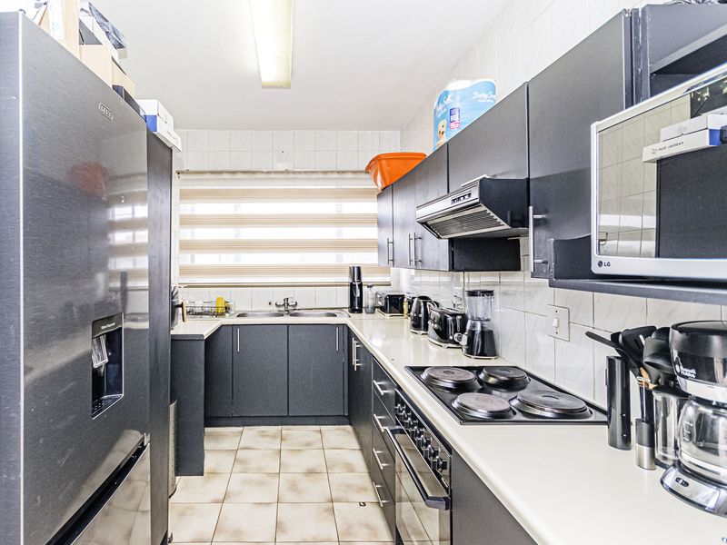 Priced to Sell – Neat & Spacious 2-Bedroom Apartment - Photo 2