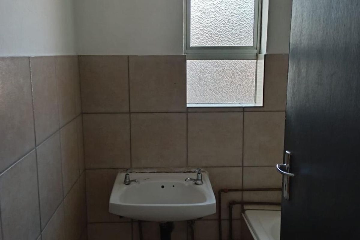Pet Friendly 1.5 Bedroom flat to rent - Photo 4