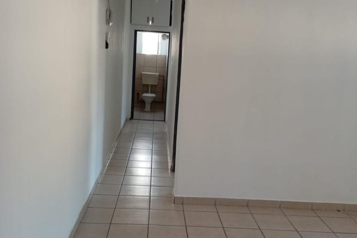 Pet Friendly 1.5 Bedroom flat to rent - Photo 2