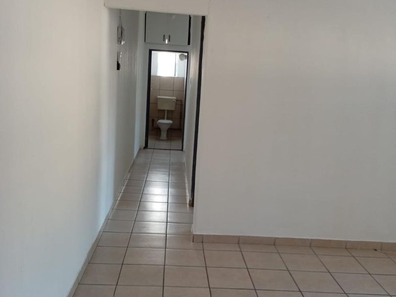 Pet Friendly 1.5 Bedroom flat to rent - Photo 2