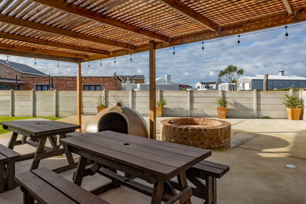 Modern, Low-Maintenance Family Home in Oceanview Heights - Photo 4