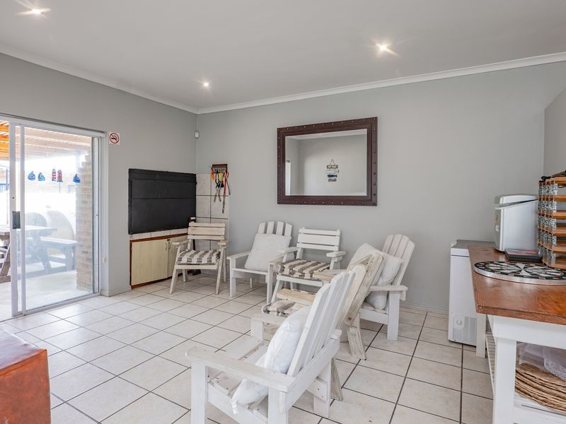 Modern, Low-Maintenance Family Home in Oceanview Heights - Photo 8