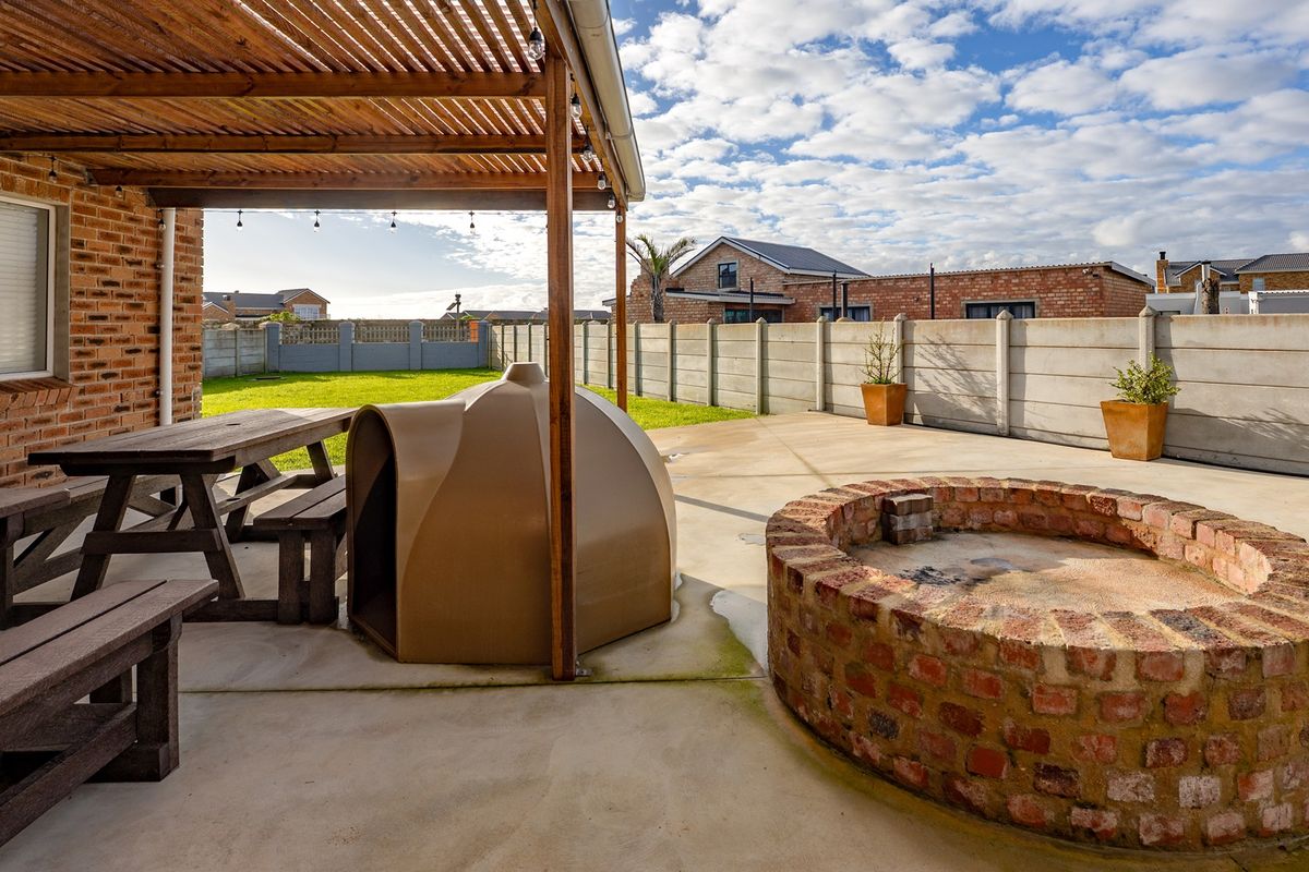 Modern, Low-Maintenance Family Home in Oceanview Heights - Photo 3