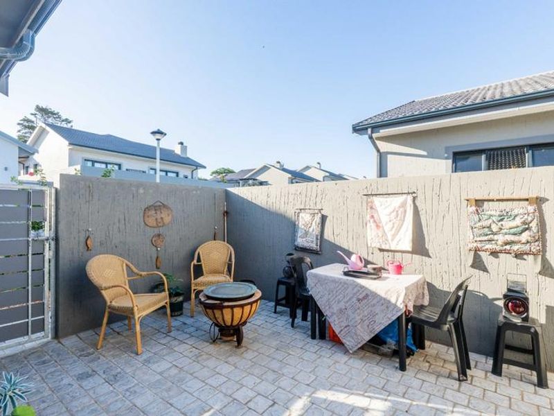 Sea view level Town House. - Photo 10