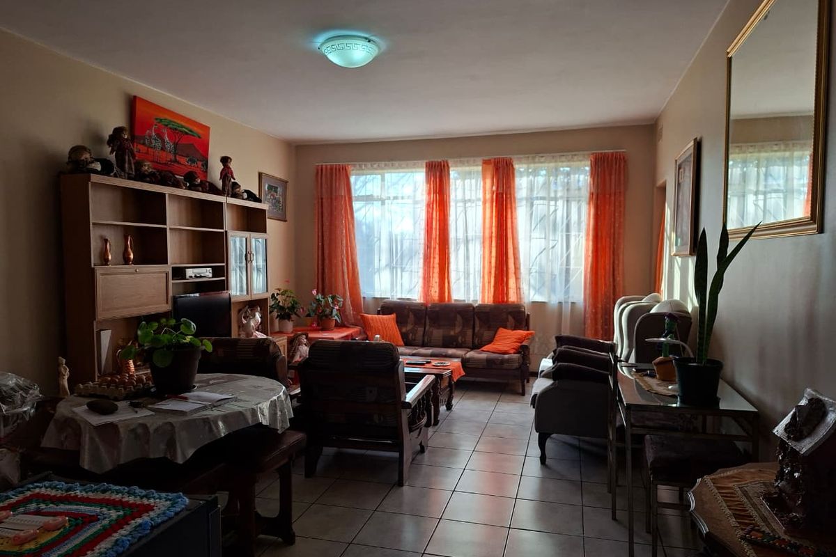 Neat 2-Bedroom Ground Floor Apartment - Photo 2