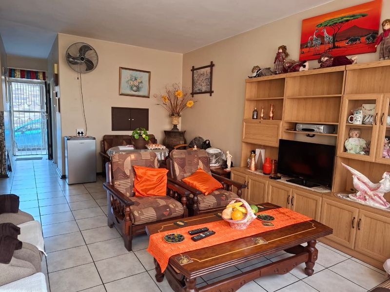 Neat 2-Bedroom Ground Floor Apartment - Photo 1