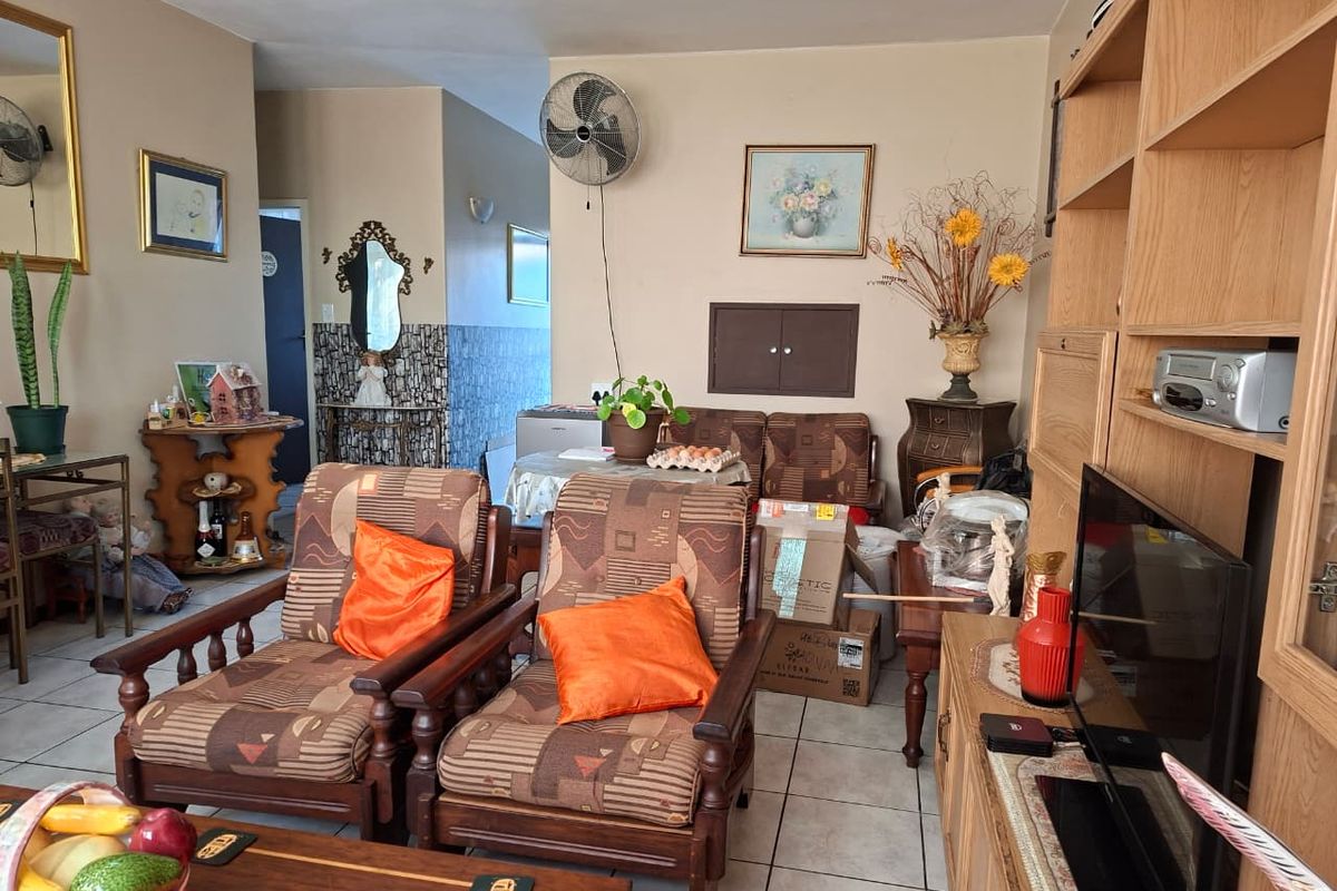 Neat 2-Bedroom Ground Floor Apartment - Photo 3