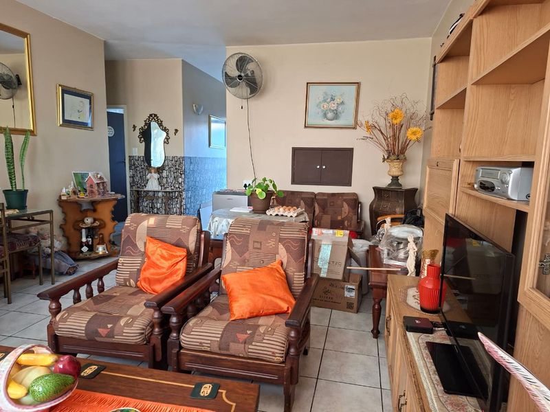 Neat 2-Bedroom Ground Floor Apartment - Photo 3