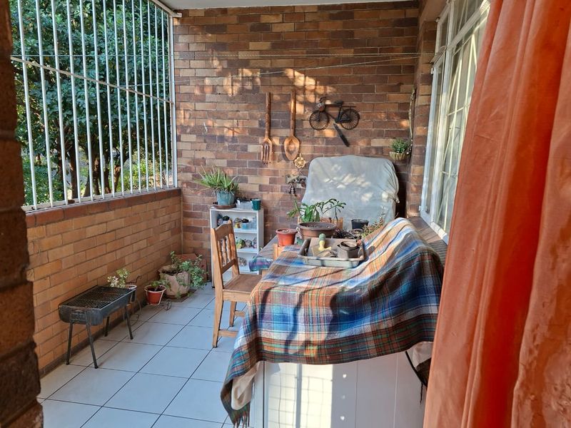Neat 2-Bedroom Ground Floor Apartment - Photo 4
