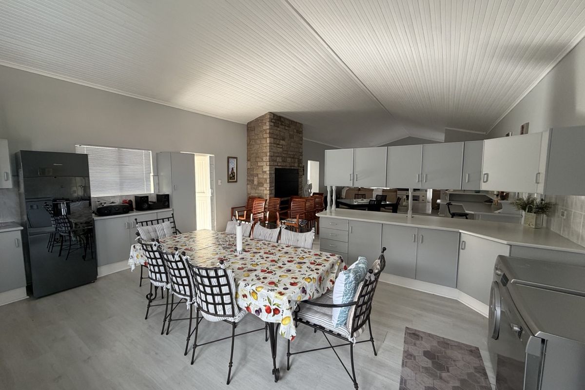Beautiful single plan living with pristine views in Golf Estate - Photo 5
