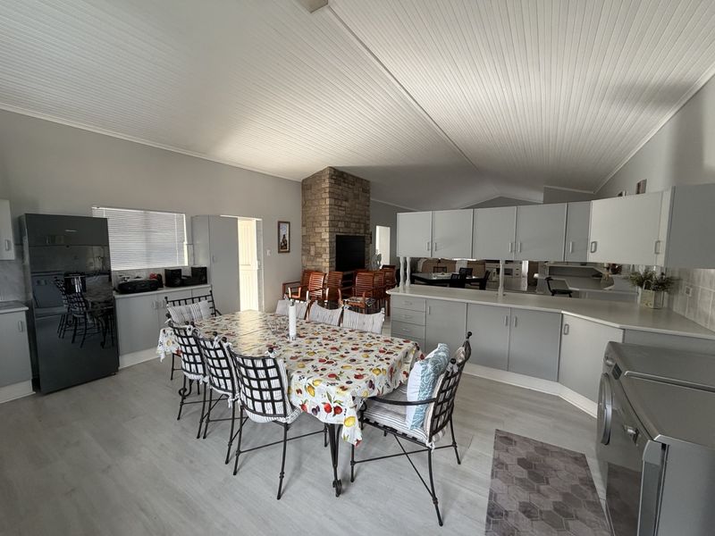 Beautiful single plan living with pristine views in Golf Estate - Photo 5