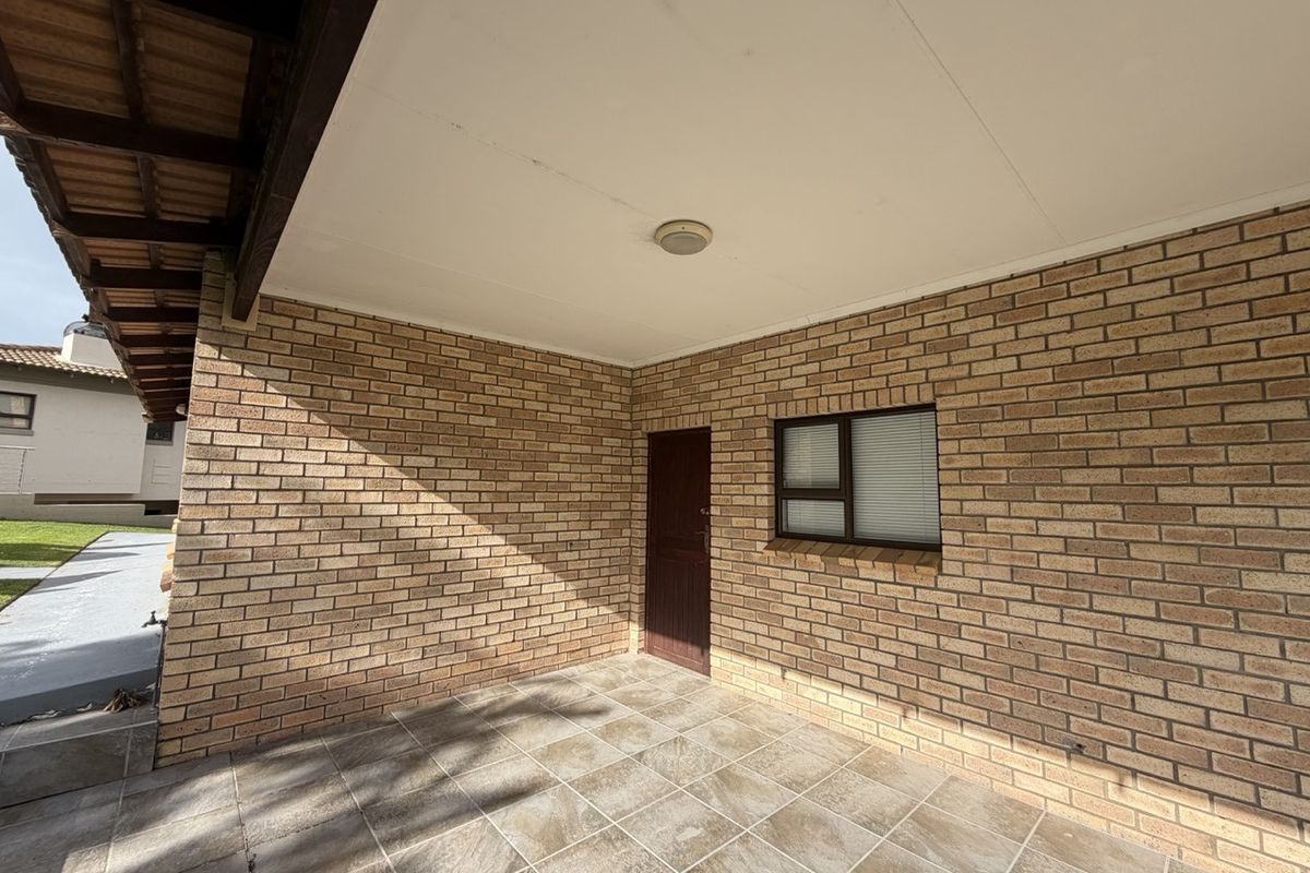 Beautiful single plan living with pristine views in Golf Estate - Photo 3