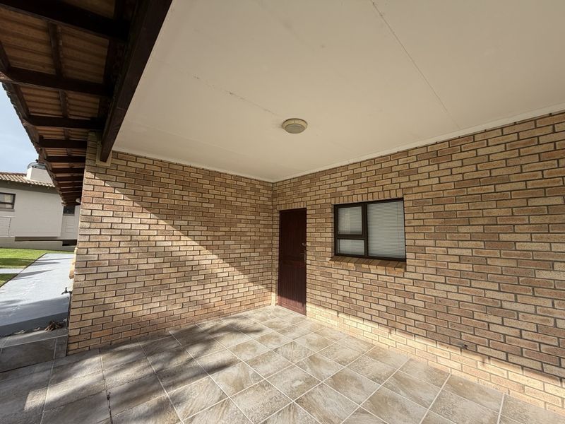 Beautiful single plan living with pristine views in Golf Estate - Photo 3