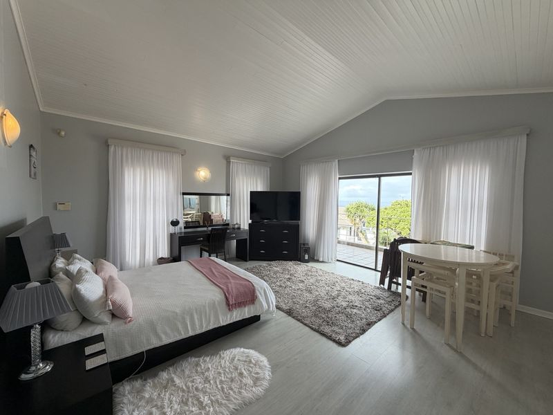 Beautiful single plan living with pristine views in Golf Estate - Photo 7