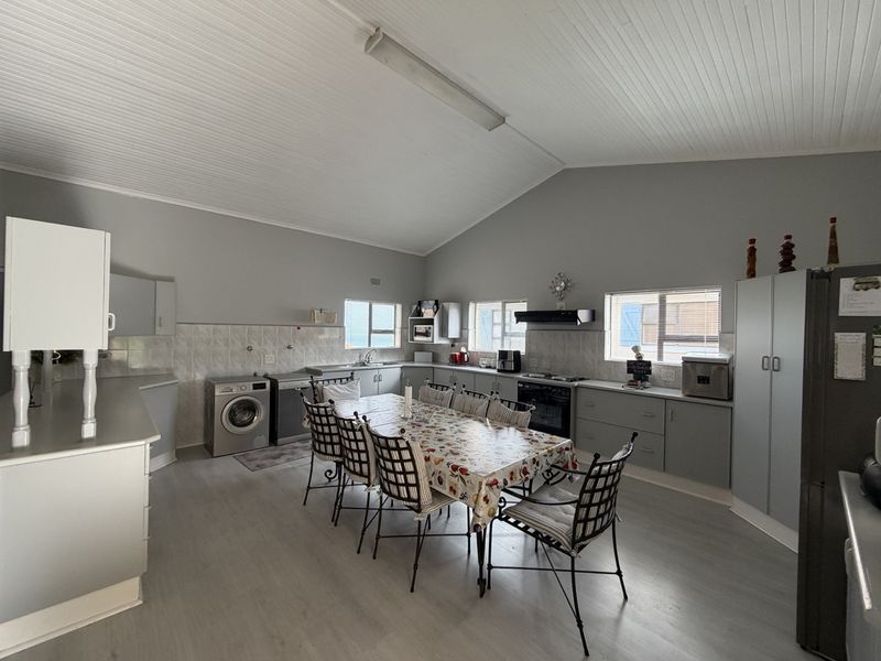 Beautiful single plan living with pristine views in Golf Estate - Photo 4