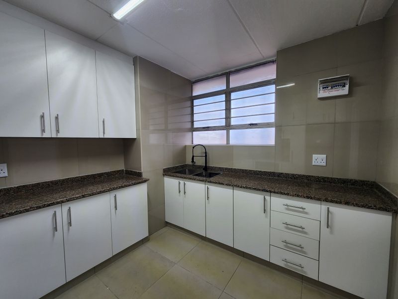 Renovated 2 Bedroom Apartment with Ocean Views for Sale in South Beach - Photo 4