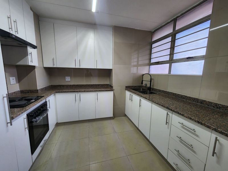 Renovated 2 Bedroom Apartment with Ocean Views for Sale in South Beach - Photo 2