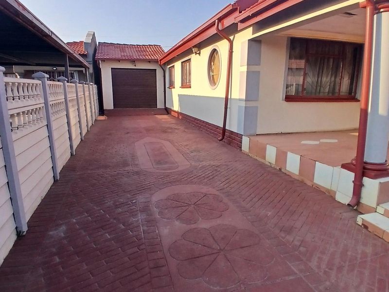 *Spacious Home for Sale in Established Atteridgeville Ext 3 – Close to Everything* - Photo 3