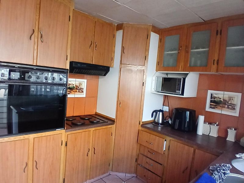 *Spacious Home for Sale in Established Atteridgeville Ext 3 – Close to Everything* - Photo 9