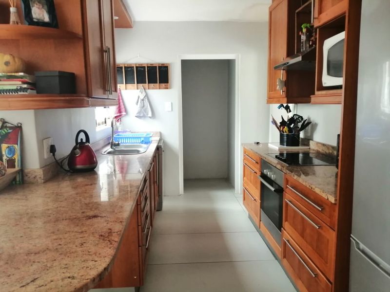 Bright and Spacious 2-Bedroom Unit with Pool & Braai! - Photo 4