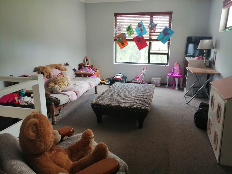 Bright and Spacious 2-Bedroom Unit with Pool & Braai! - Photo 8