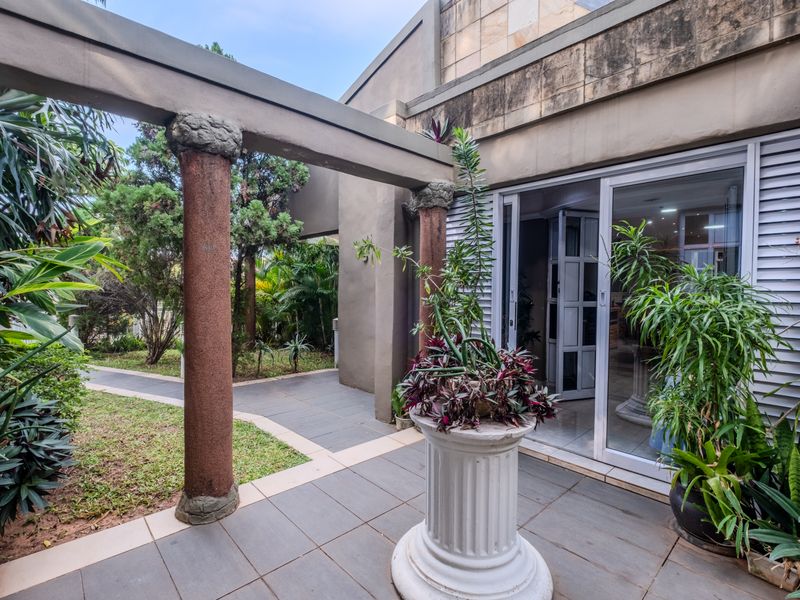 A home designed for grand family living - Photo 4