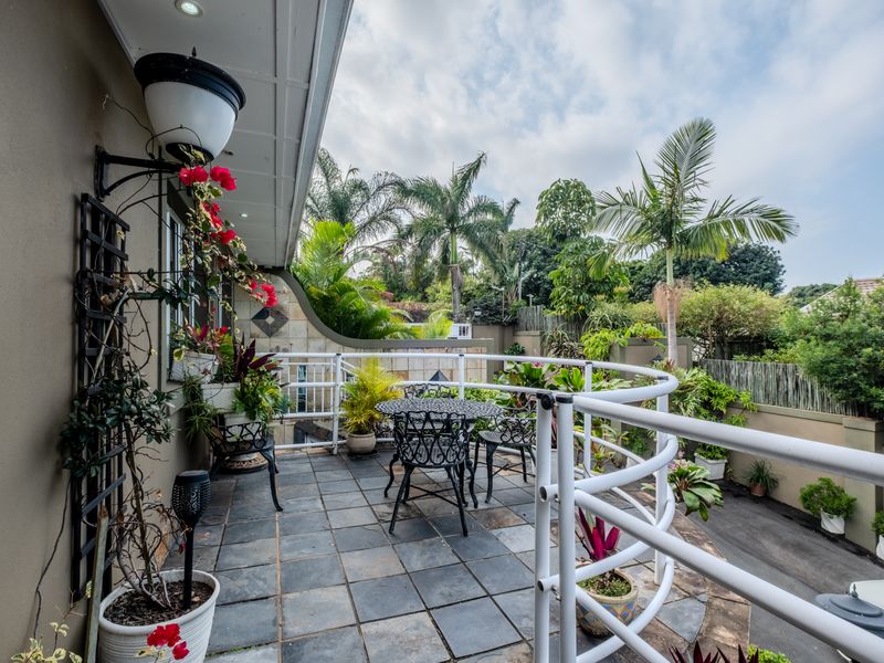 A home designed for grand family living - Photo 9