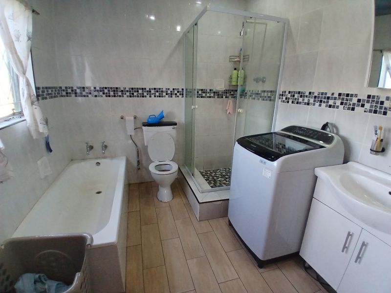 Charming Family Home in a Great Location! - Photo 10