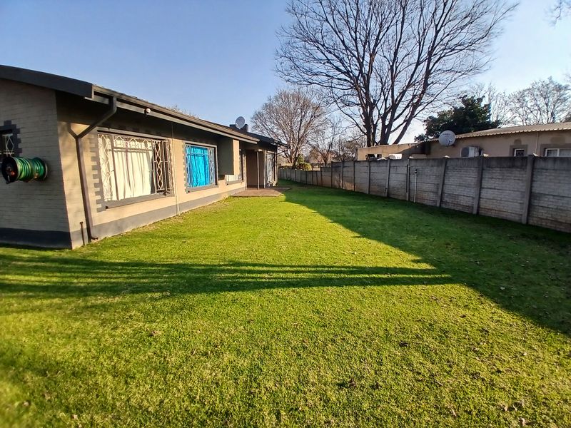 Charming Family Home in a Great Location! - Photo 3