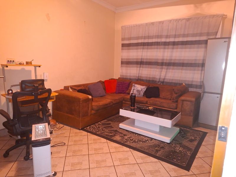 2-Bedroom Ground Floor Apartment - Photo 1