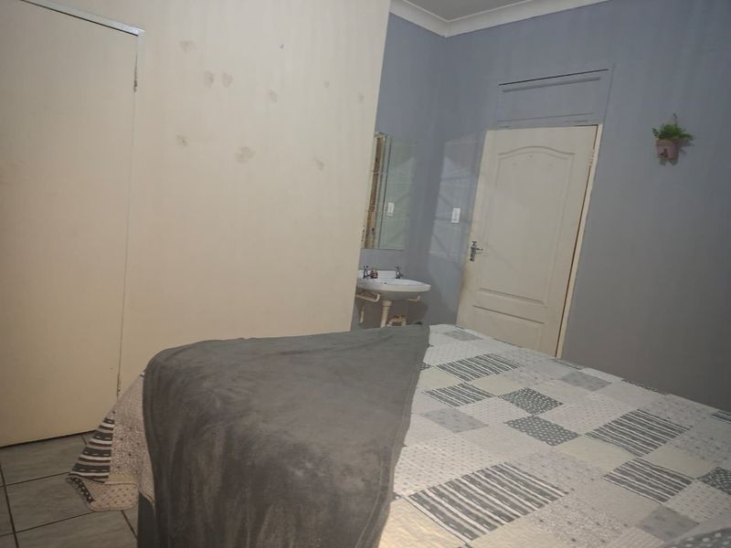 2-Bedroom Ground Floor Apartment - Photo 6