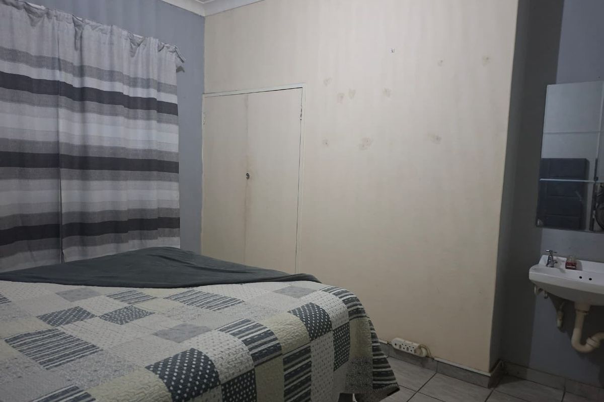 2-Bedroom Ground Floor Apartment - Photo 5