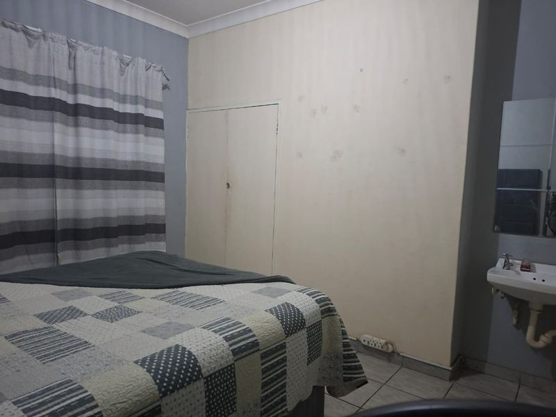 2-Bedroom Ground Floor Apartment - Photo 5