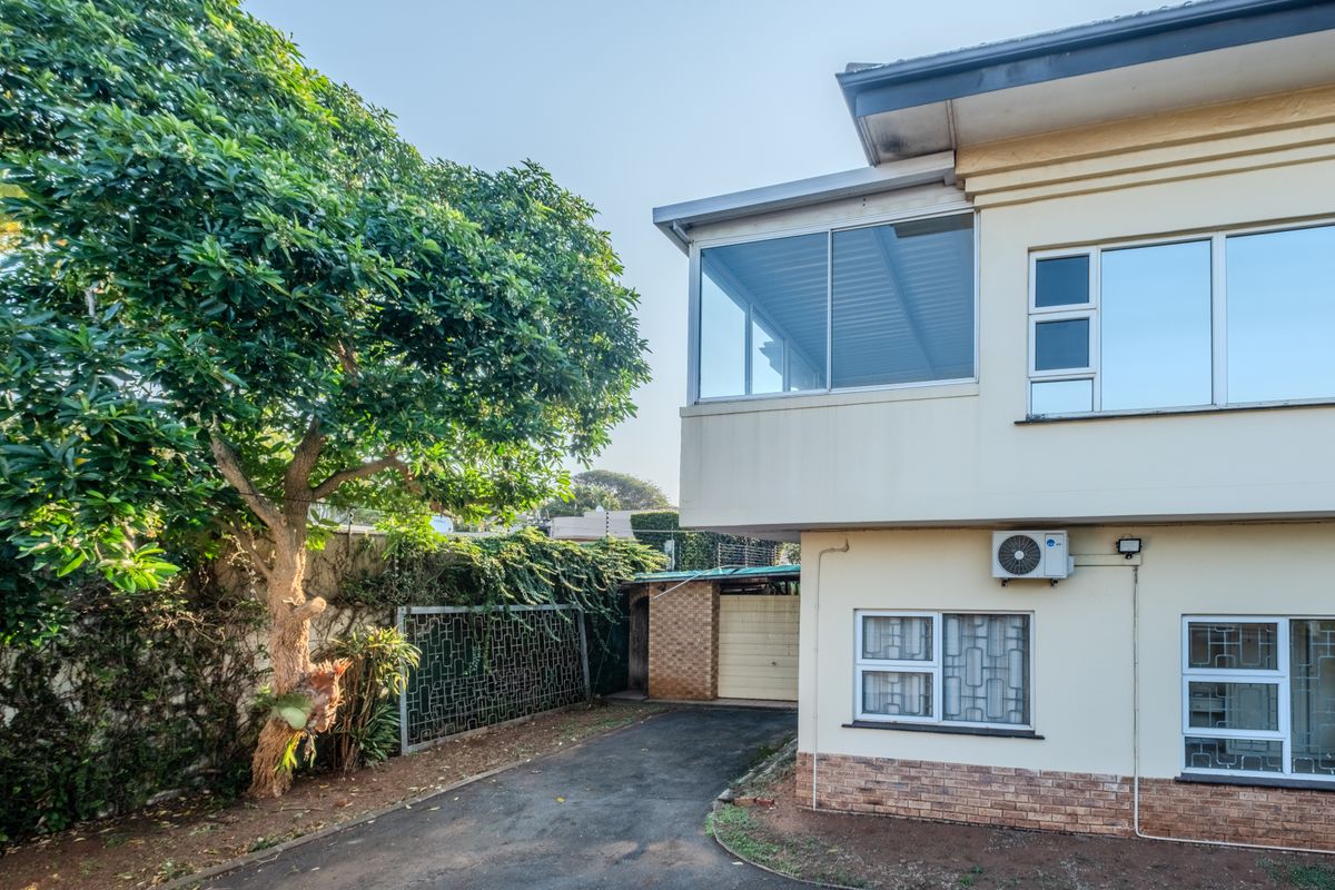 An iconic residence offering endless potential - Photo 4