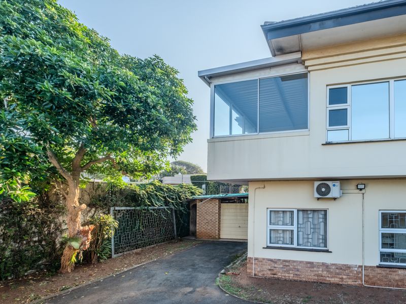 An iconic residence offering endless potential - Photo 4