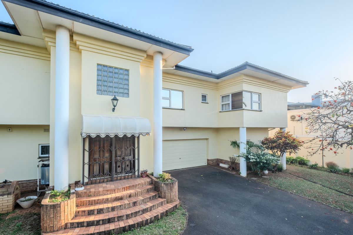 An iconic residence offering endless potential - Photo 3