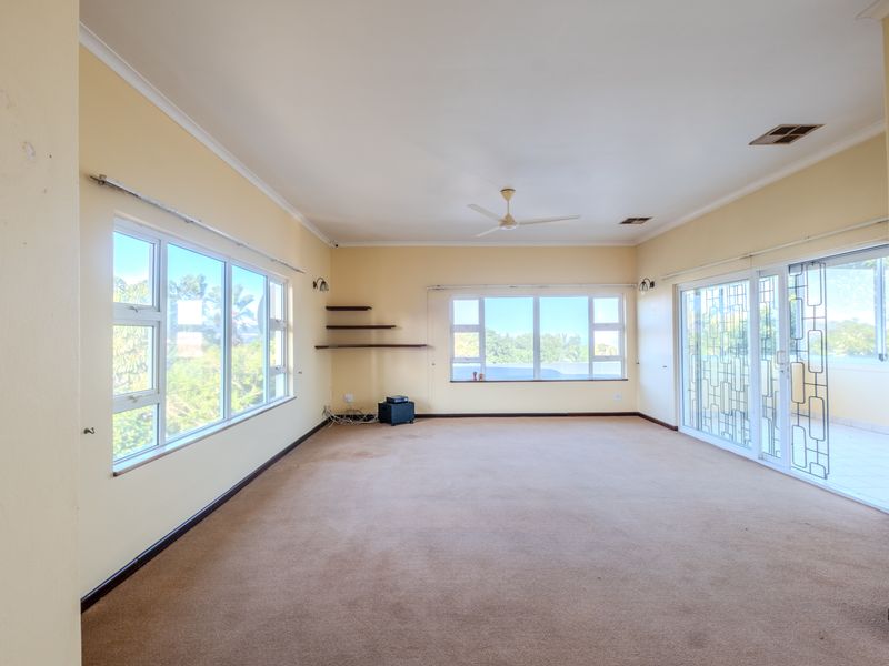 An iconic residence offering endless potential - Photo 9