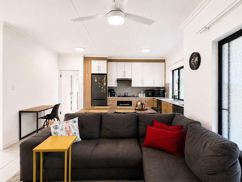Stylish 2 Bedroom Apartment with Inverter system - Photo 4