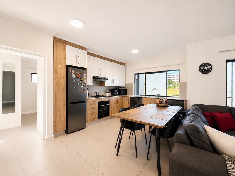 Stylish 2 Bedroom Apartment with Inverter system - Photo 7