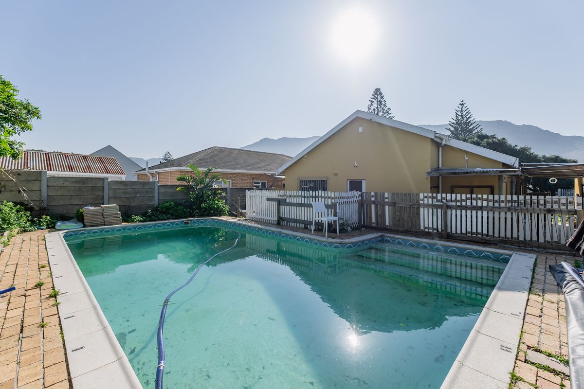Spacious Family Home to Rent in the Heart of Fish Hoek - Photo 2