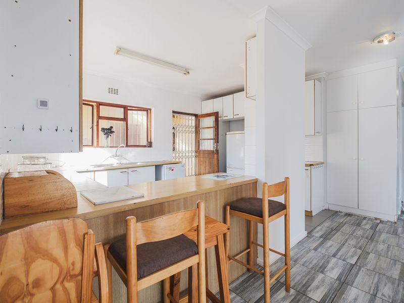 Spacious Family Home to Rent in the Heart of Fish Hoek - Photo 7