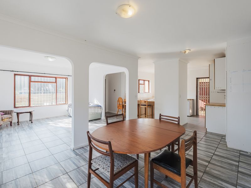 Spacious Family Home to Rent in the Heart of Fish Hoek - Photo 6