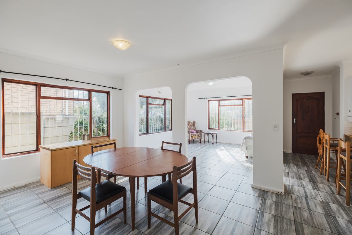 Spacious Family Home to Rent in the Heart of Fish Hoek - Photo 5