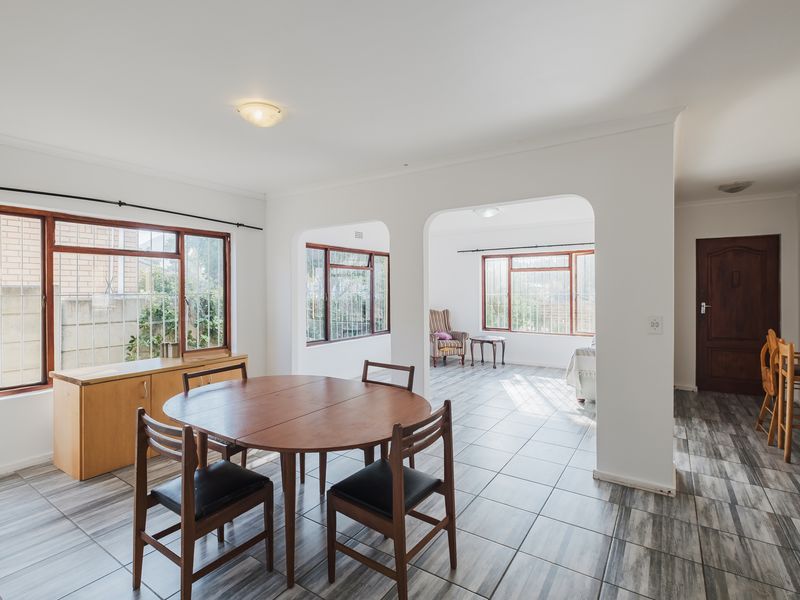 Spacious Family Home to Rent in the Heart of Fish Hoek - Photo 5