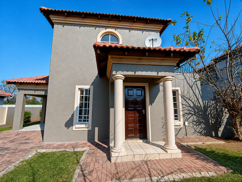 Modern Double-Storey Townhouse in a Secure Estate – Brakpan North - Photo 1