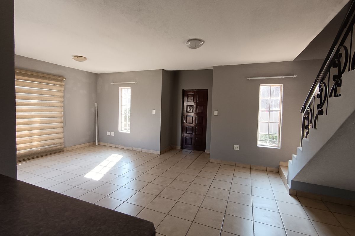 Modern Double-Storey Townhouse in a Secure Estate – Brakpan North - Photo 3