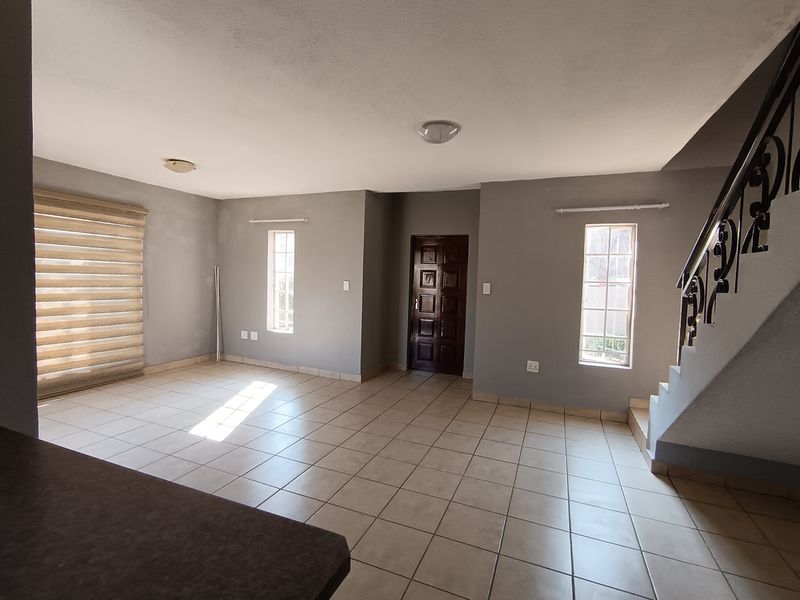 Modern Double-Storey Townhouse in a Secure Estate – Brakpan North - Photo 3