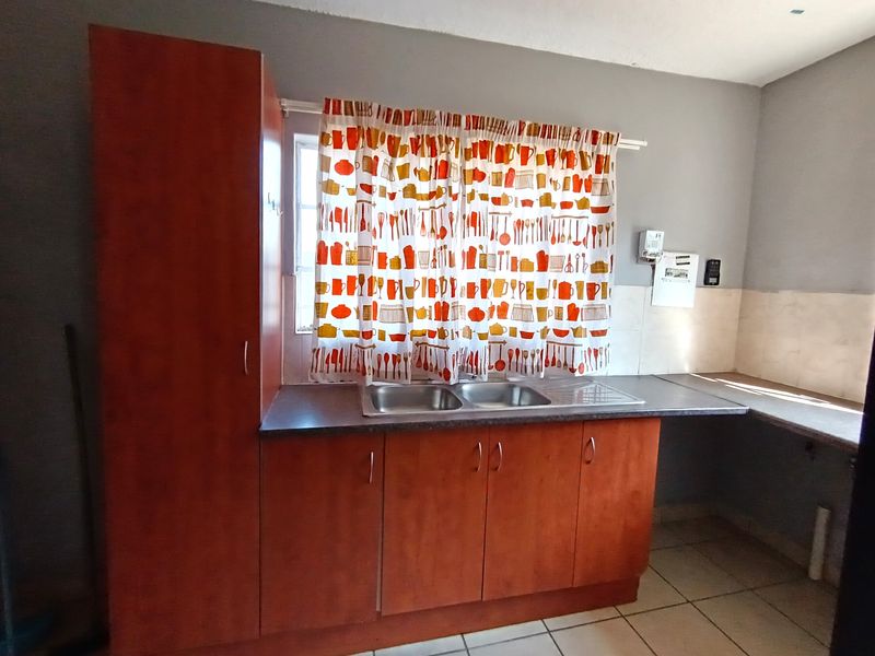 Modern Double-Storey Townhouse in a Secure Estate – Brakpan North - Photo 9